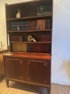 Книжный шкаф с открытыми полками