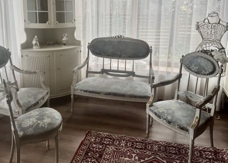 Kompakts dīvāns Gustava stilā