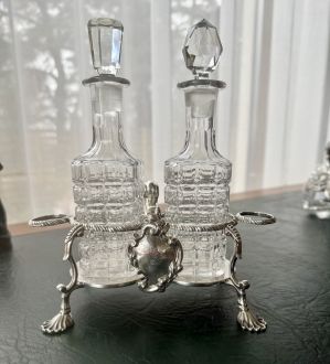 Antīks sudraba statīvs