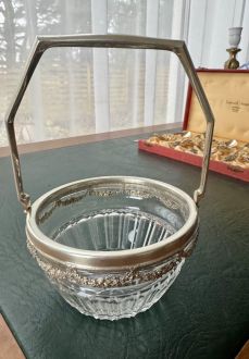 Konfekšu bļoda, no sudraba un kristāla.