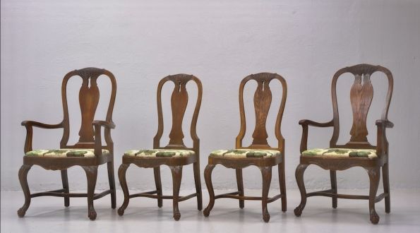 Комплект из  антикварных дубовых  кресел  и  стульев