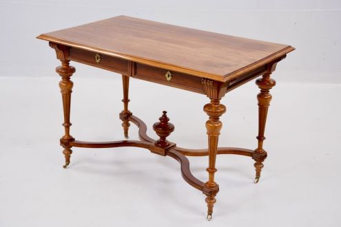 Антикварный  стол на колесиках