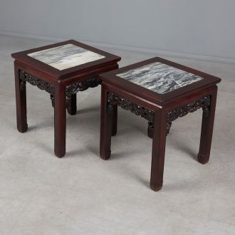 Пара приставных столика